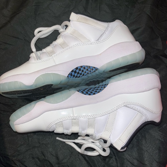 COPY - Jordan 11 Legend Blues GS - Picture 5 of 6